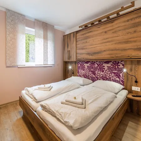 Large In Sankt Georgen With Balcony * Furstau