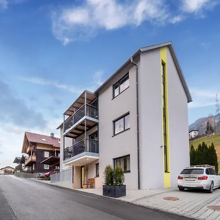 Large In Sankt Georgen With Balcony Furstau